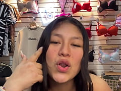  - Le pedí a vendedora de calzones que me follara en su tienda