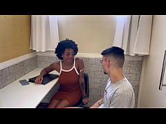  - Secretaria negra aceitou pirocada de branco roludo como forma de pagamento