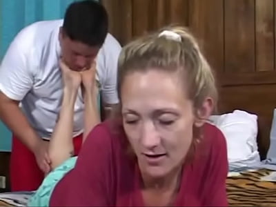 Alex Morgan is 5'10" with size 9.5 feet. I've been very fortunate to have so many ex-g/f's with nice #feetI also love it ...