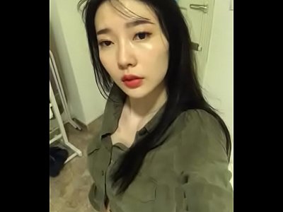 妩媚女友床上呻吟诱惑勾引自慰