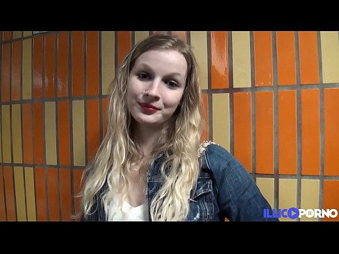 Superbe mannequin blonde se fait défoncer Superbe mannequin blonde se fait défoncer