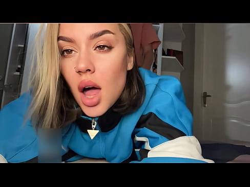 My best friend's girlfriend gave me an unforgettable blowjob while he went to the store